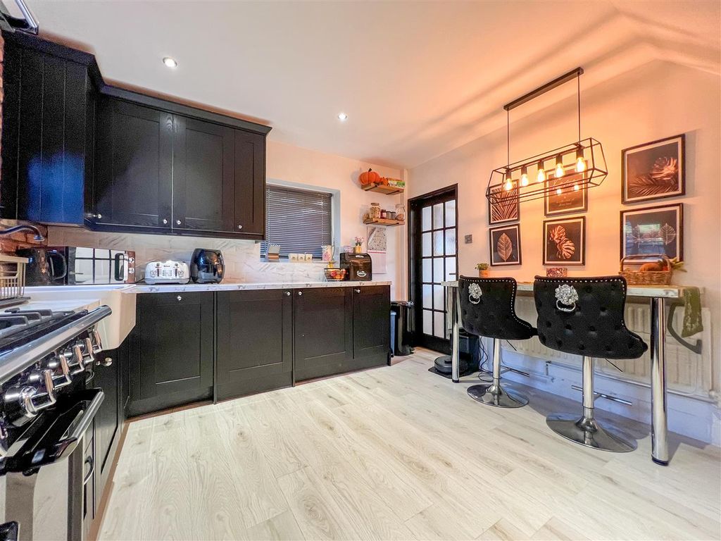 Property photo 3 of 21 Breakfast Kitchen