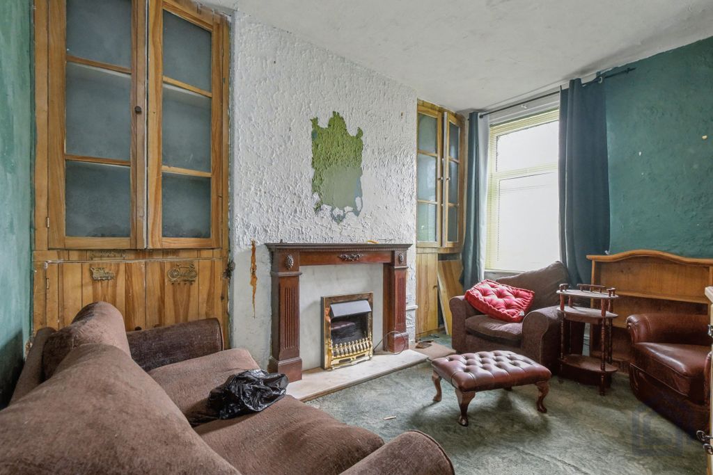 Property photo 2 of 23