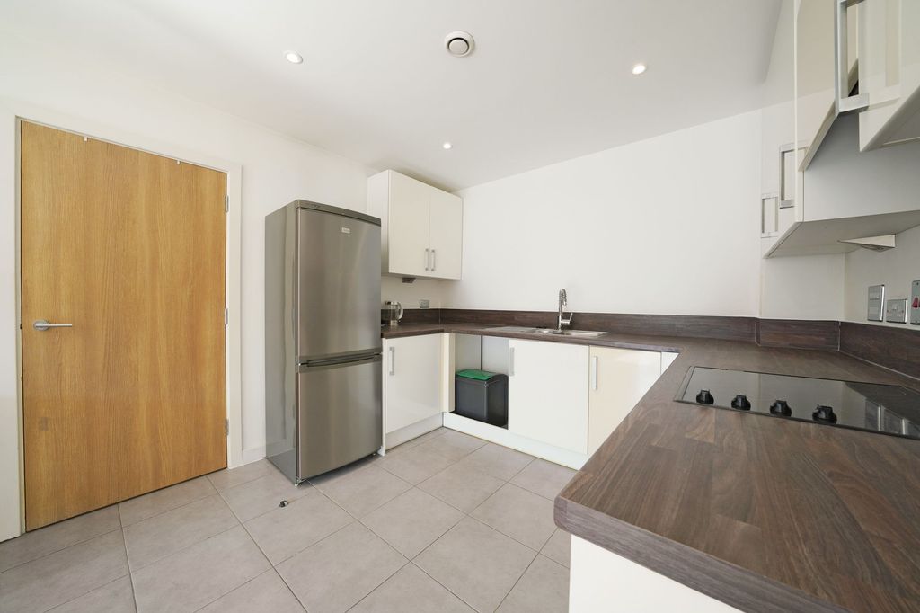 Property photo 3 of 7 Flat 16, Oak Lodge - Rymwrvugbtugu3Palu52