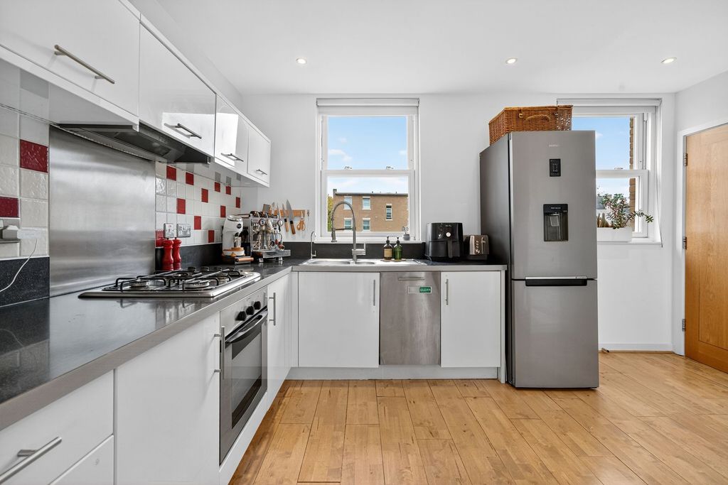 Property photo 2 of 30