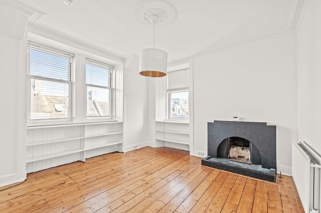 Property photo 3 of 24