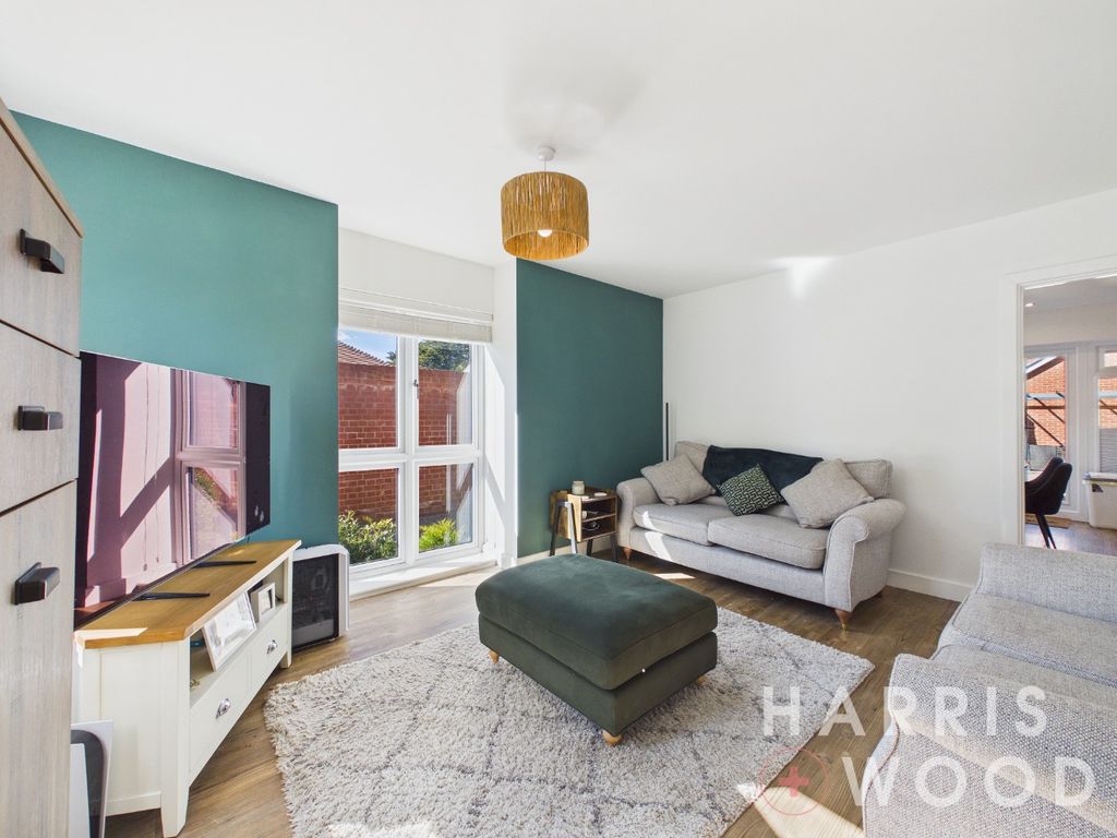 Property photo 3 of 28 4980404