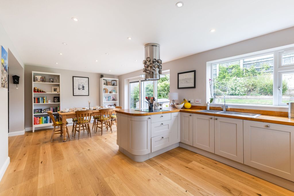 Property photo 3 of 11 Kitchen Dining Area