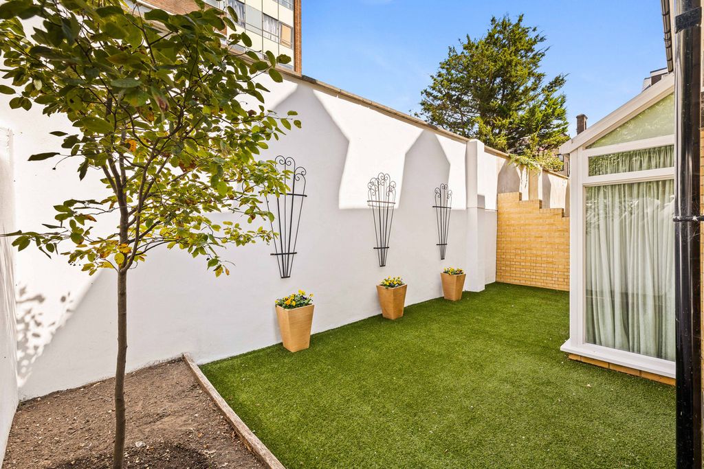 Property photo 2 of 19