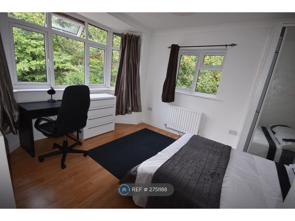 Property photo 1 of 32