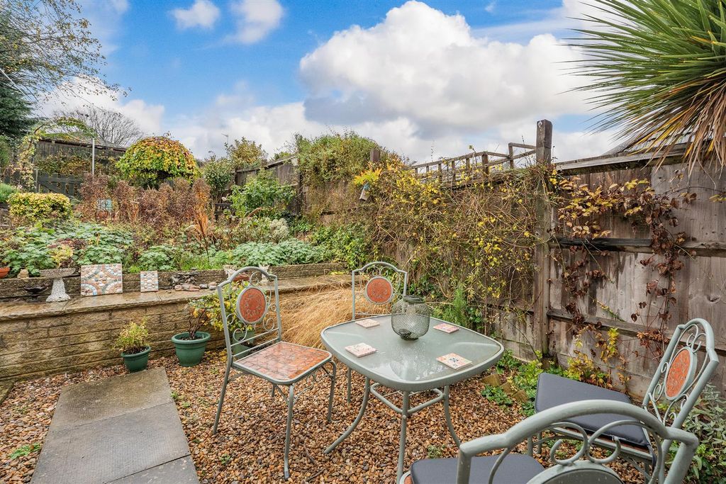 Property photo 2 of 26 Garden