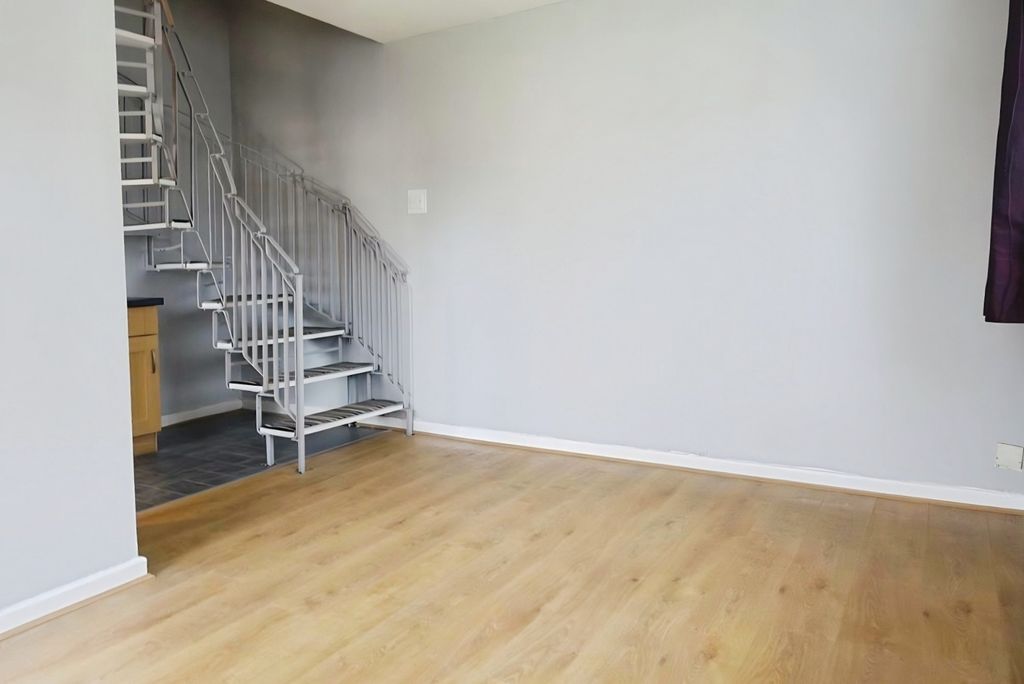 Property photo 3 of 10 Pbox-Img.Jpg