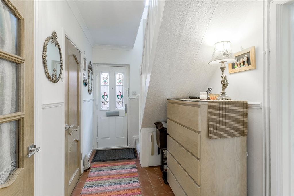 Property photo 2 of 20 Entrance Hall