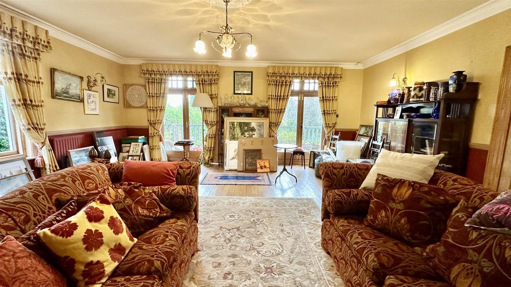 Property photo 2 of 33
