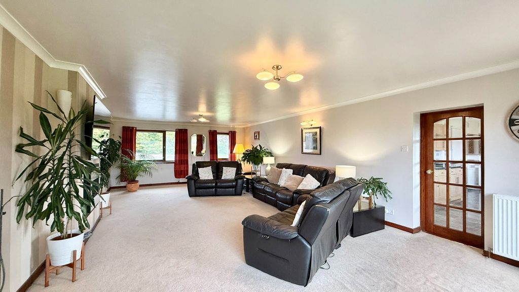 Property photo 3 of 31