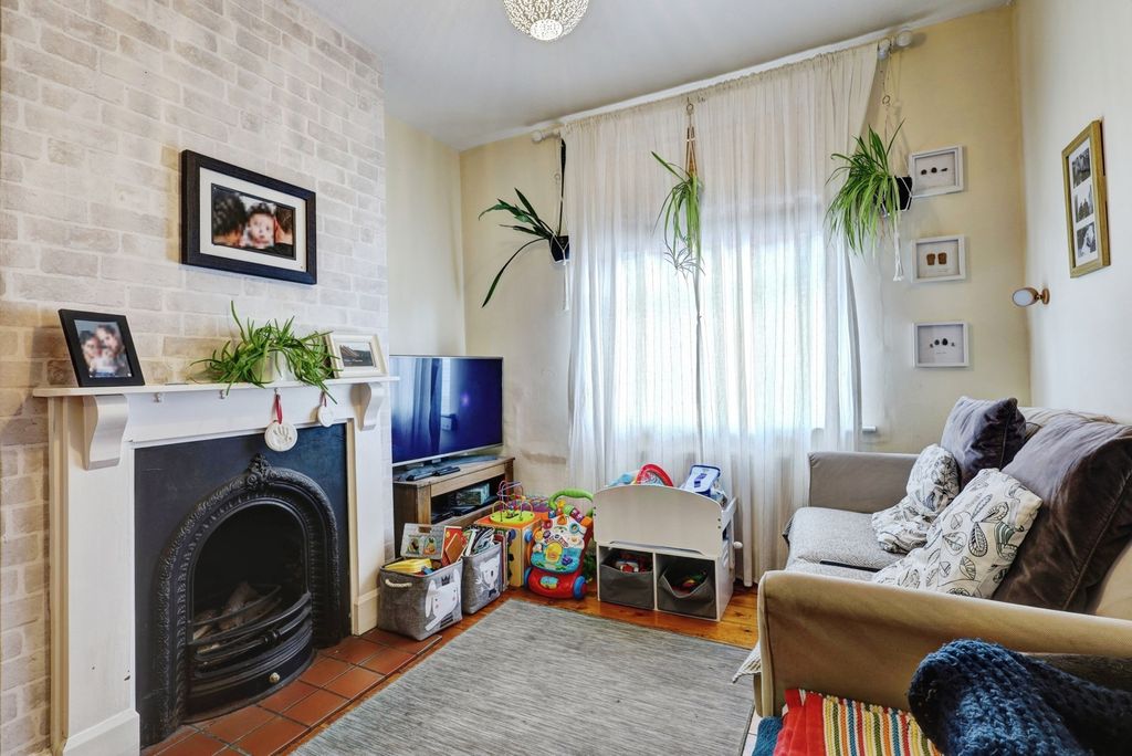 Property photo 2 of 17 Photo