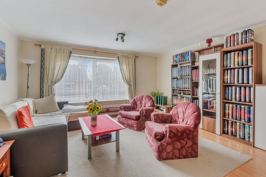 Additional image 4 of 3 bed flat for saleHigh Street, Lingfield RH7