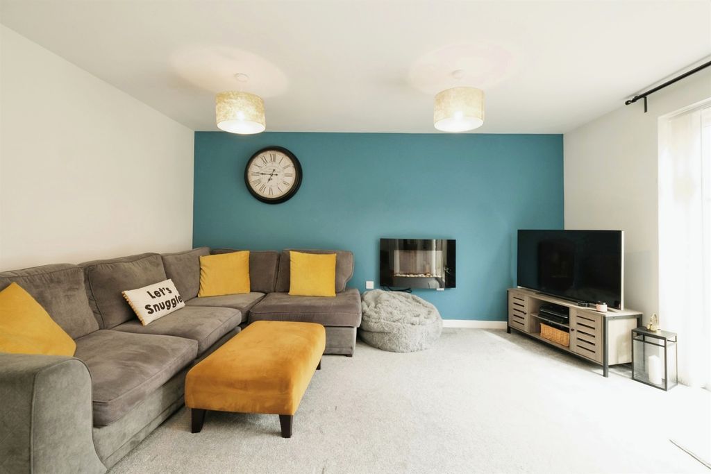 Property photo 3 of 11 Image