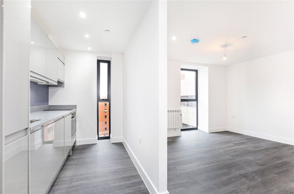 Property photo 2 of 7 Studio