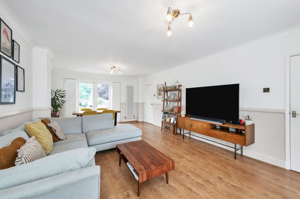 Property photo 3 of 28