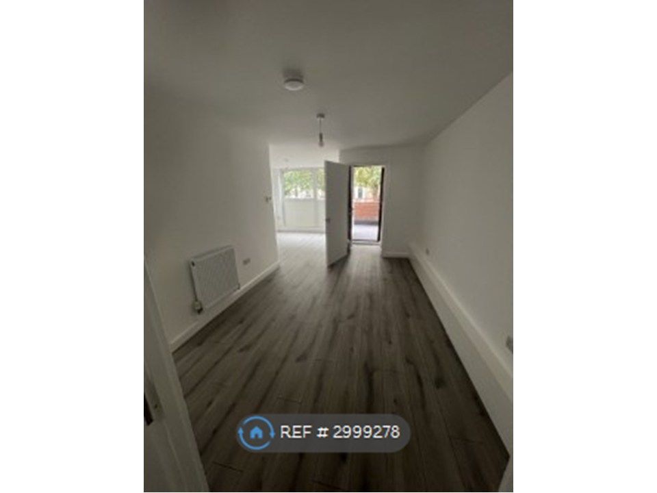 Property photo 2 of 9 Entrance Hallway