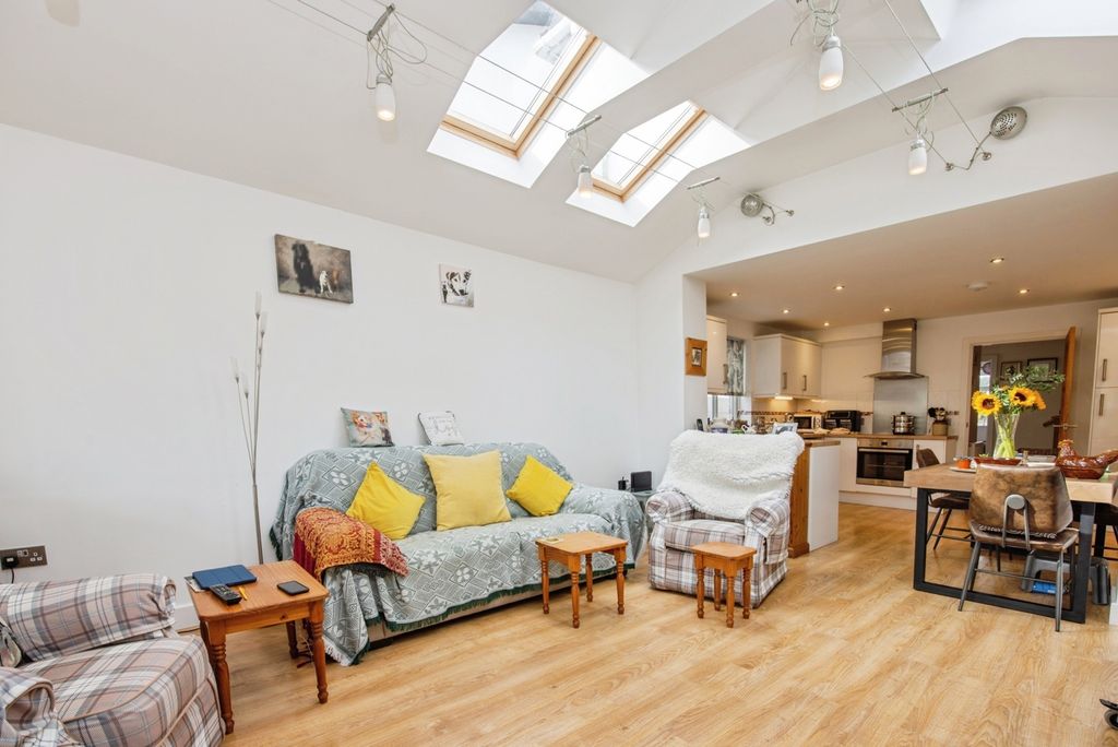 Property photo 3 of 22 Pbox-Img.Jpg