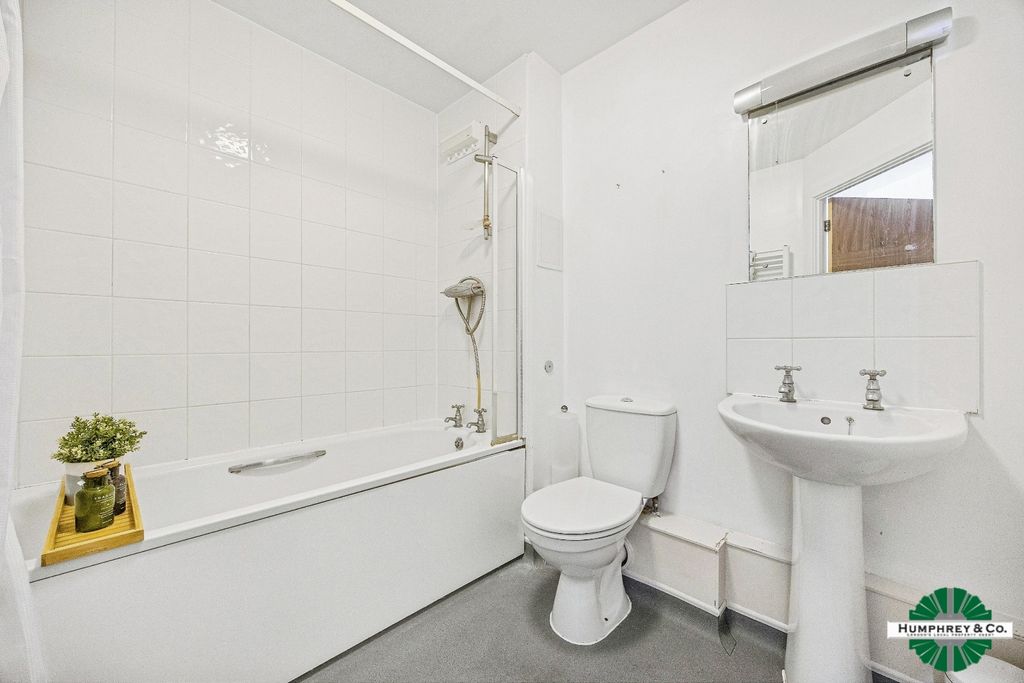Property photo 1 of 4 Pbox-Bathroom-342847.Jpg
