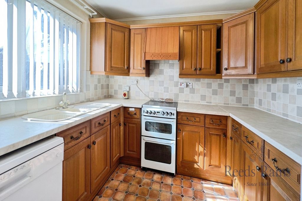 Property photo 2 of 20 Kitchen