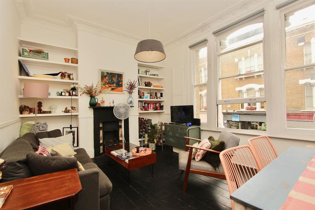 Property photo 1 of 11 Stoke Newington Church Street, N16