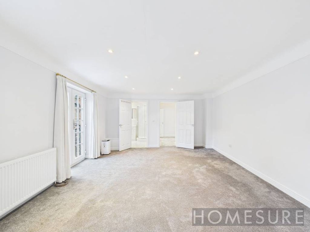 Property photo 3 of 63