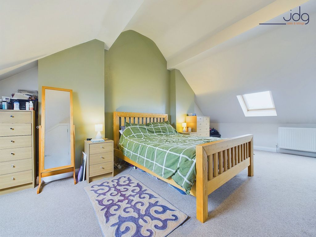 Property photo 3 of 18 Master Bedroom