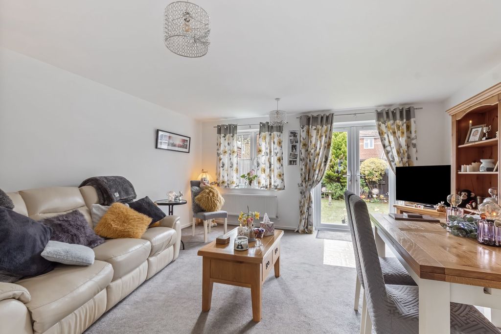 Property photo 3 of 10 Sitting/Dining Room