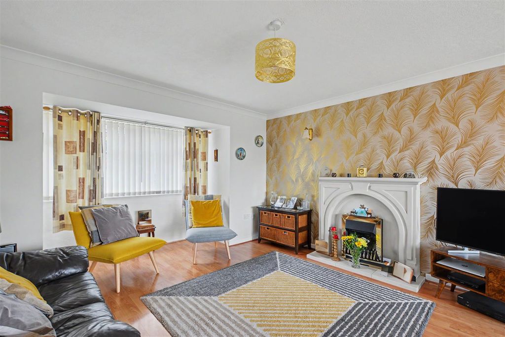 Property photo 2 of 25 Lounge Diner_1.Jpeg