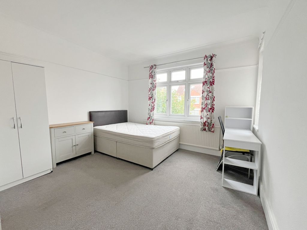 Property photo 1 of 4 1 Bed Room To Rent Wood Lane, Isleworth Tw7