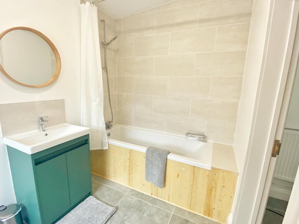 Property photo 1 of 5 Bathroom (1).Jpeg