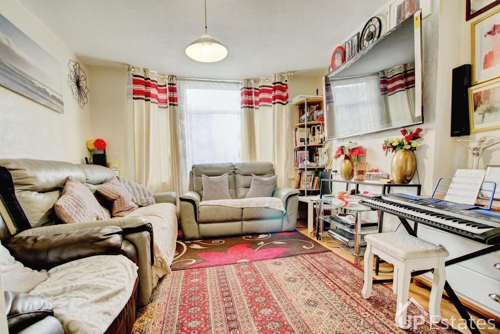 Property photo 3 of 12