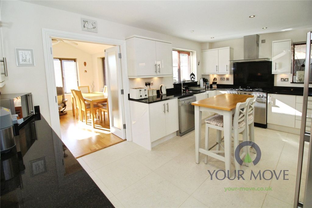 Property photo 3 of 21 Kitchen/Breakfast Rm