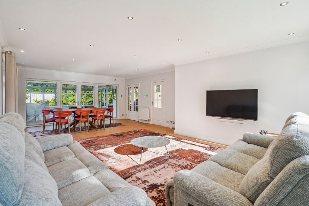 Property photo 2 of 25