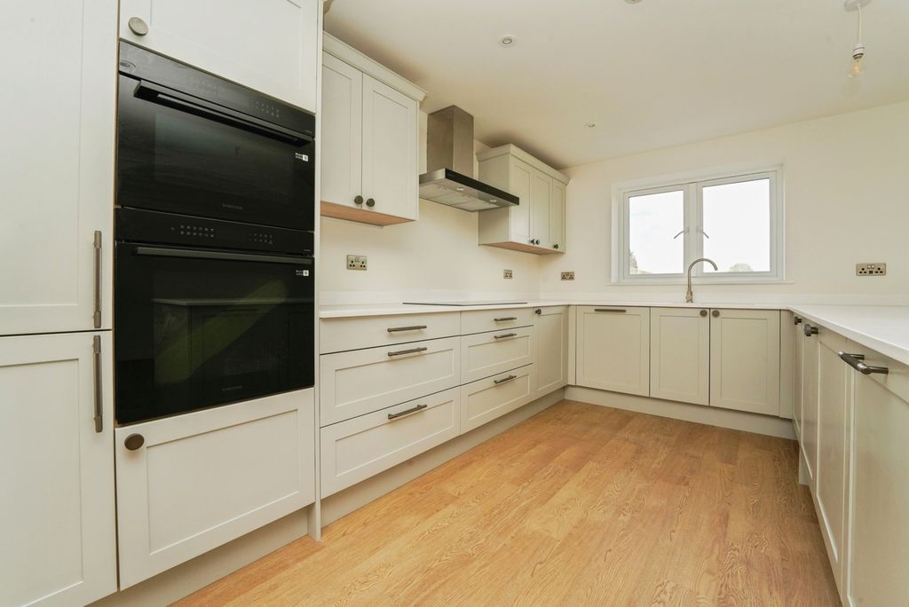 Property photo 2 of 13 Photo