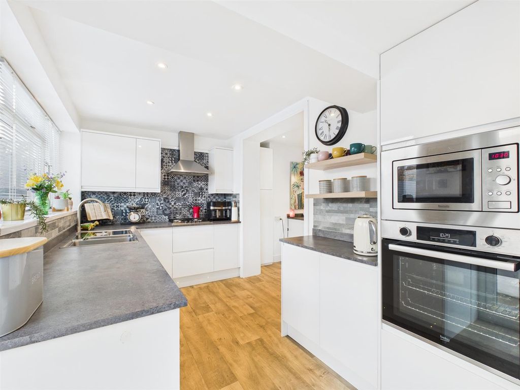 Property photo 2 of 38 Cam02295G0-Pr0327-Still024.Jpg