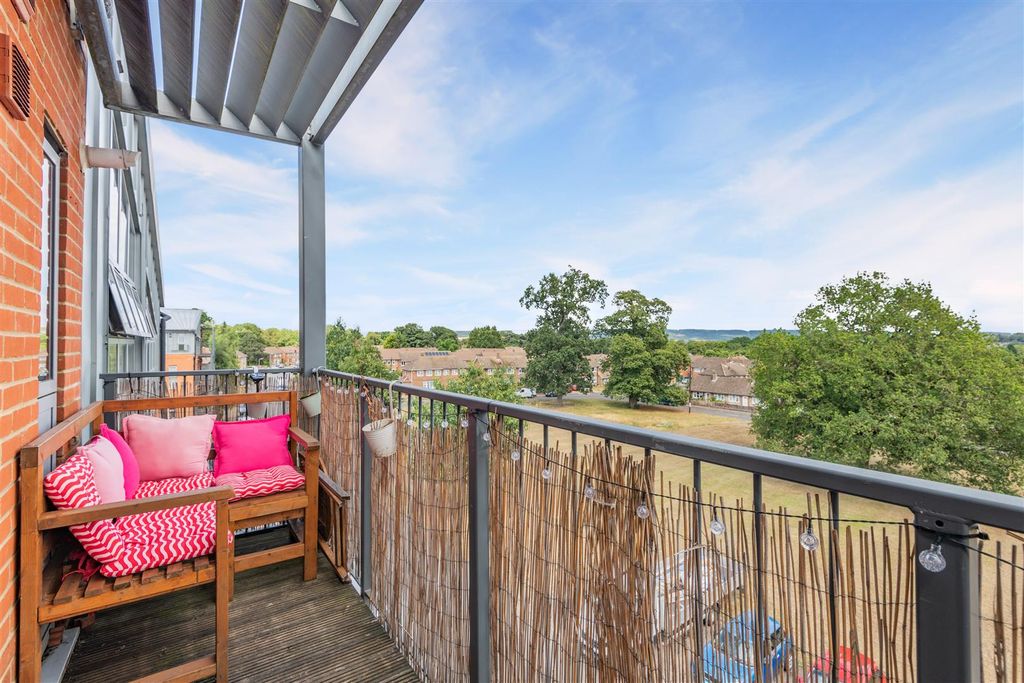 Property photo 2 of 12 8656197-Exterior01.Jpg