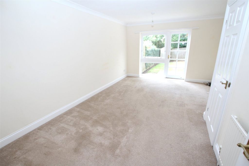 Property photo 2 of 9 Photo 02