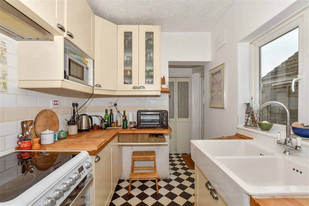 Property photo 3 of 12 Kitchen