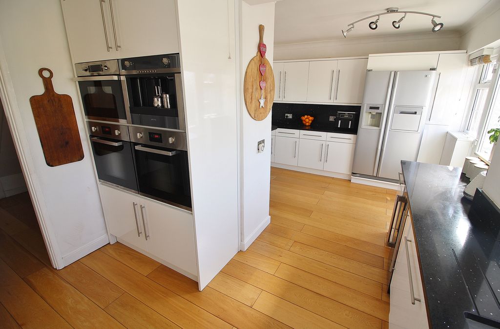 Property photo 3 of 26