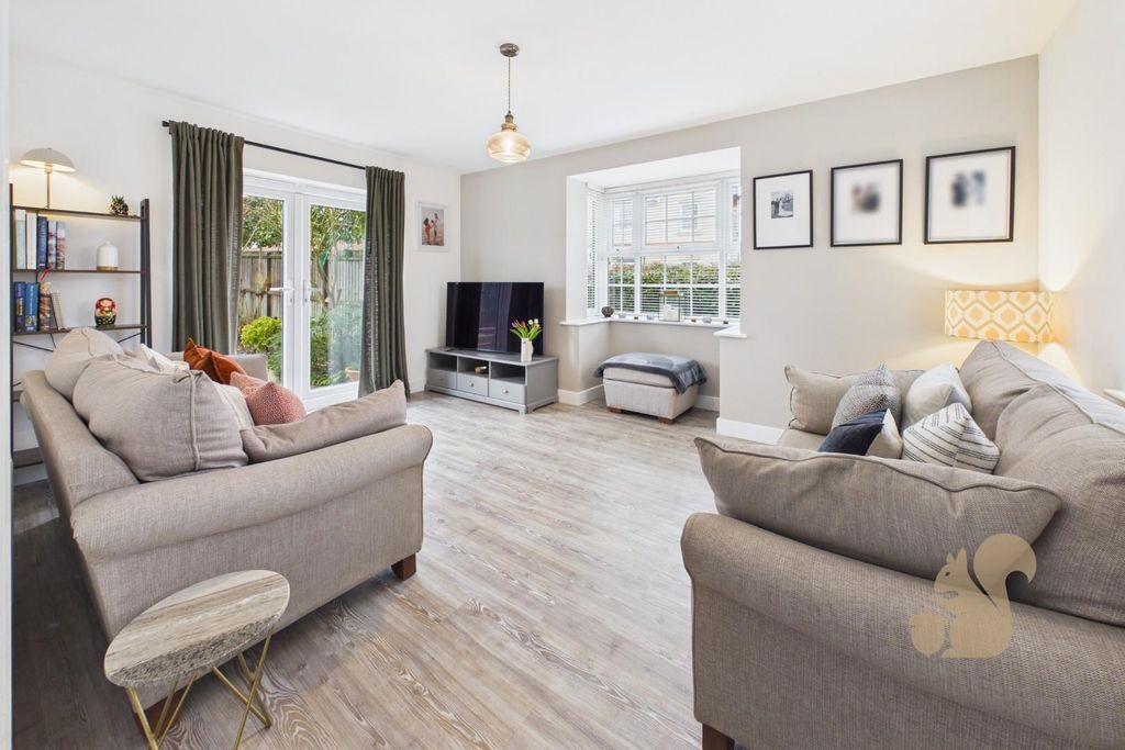 Property photo 3 of 22 Lounge