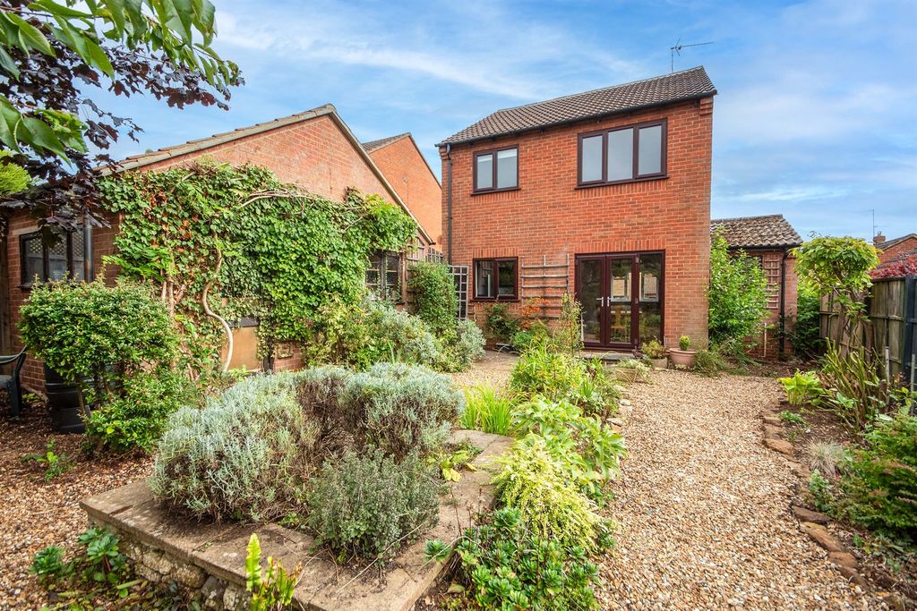 Property photo 2 of 13