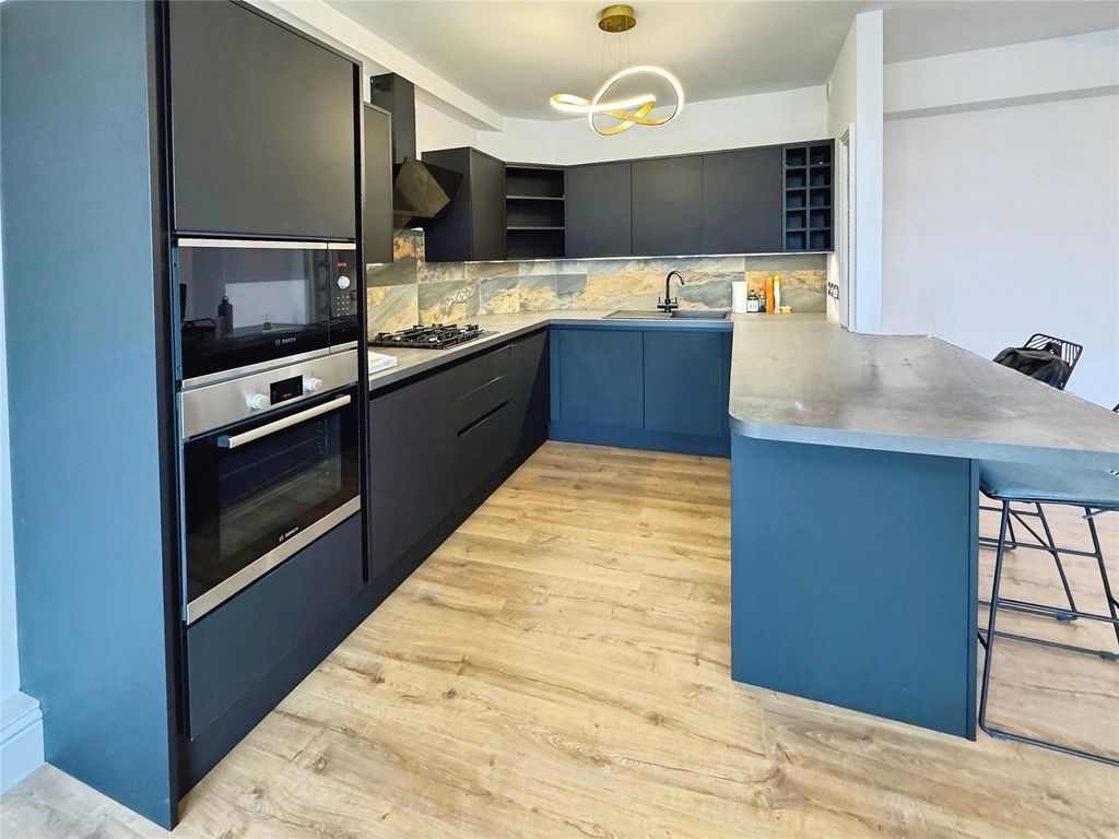 Property photo 3 of 16 Picture No. 17