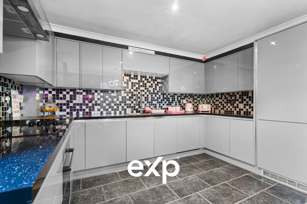 Property photo 2 of 29