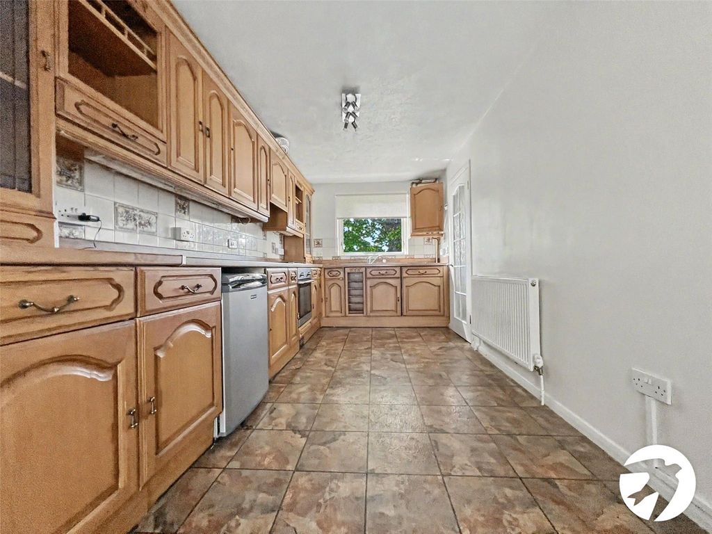 Property photo 3 of 16 Kitchen