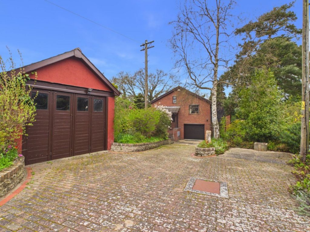 Property photo 2 of 27