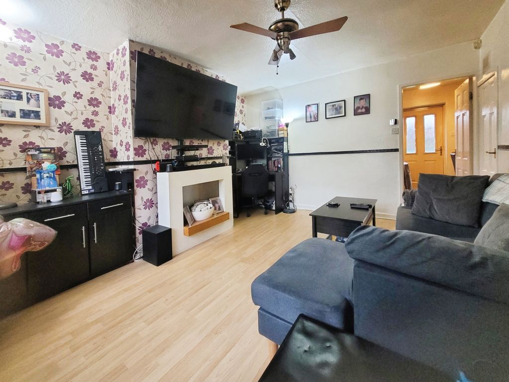 Property photo 2 of 10 Living Room