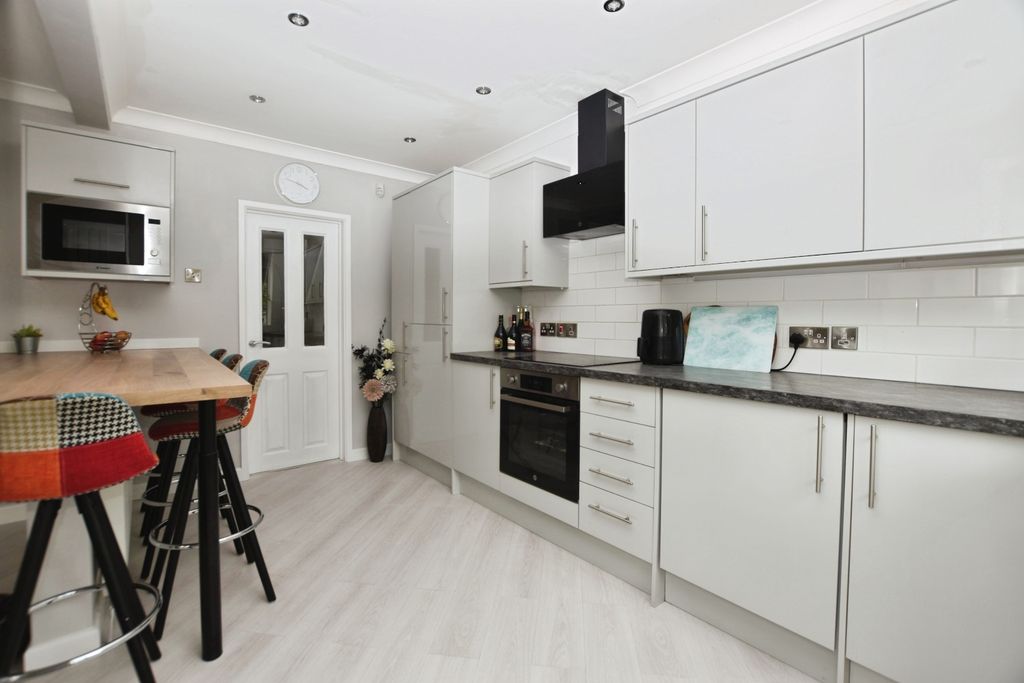 Property photo 3 of 10 Kitchen / Diner
