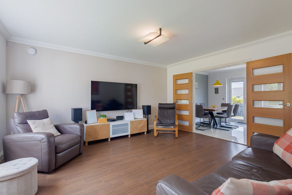 Property photo 3 of 15 Living1