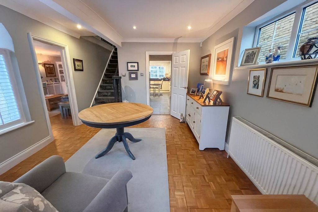 Property photo 2 of 20