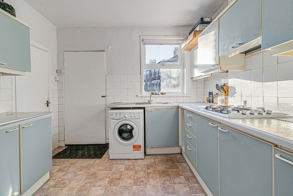 Property photo 3 of 15 Kitchen